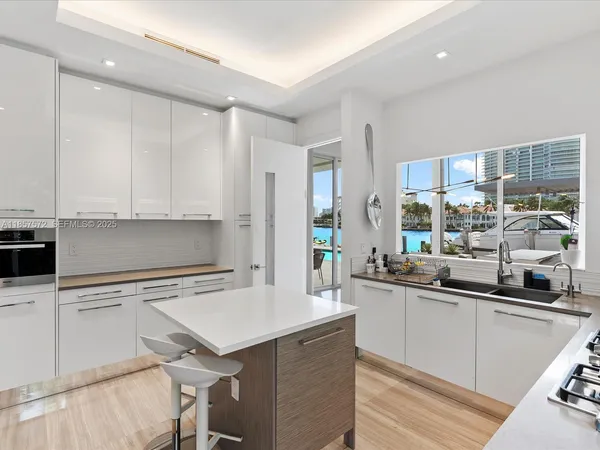 $17,975,000 | 224 South Island Road, Golden Beach, FL 33160