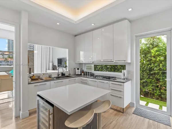 $17,975,000 | 224 South Island Road, Golden Beach, FL 33160
