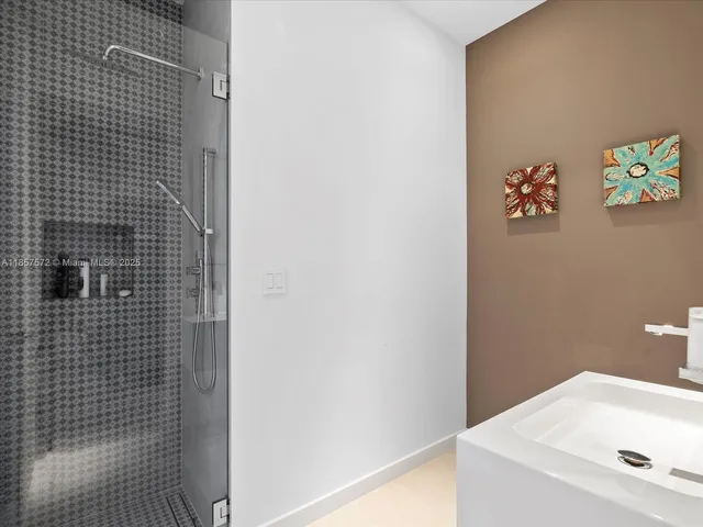 $17,975,000 | 224 South Island Road, Golden Beach, FL 33160