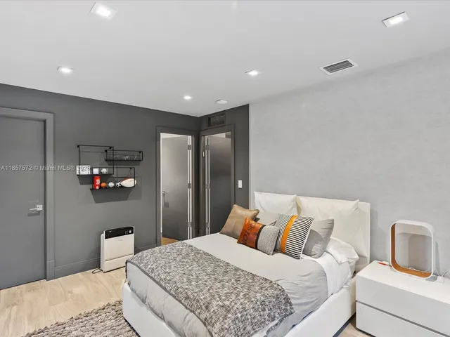 $17,975,000 | 224 South Island Road, Golden Beach, FL 33160