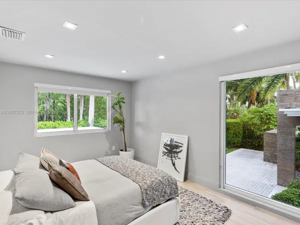 $17,975,000 | 224 South Island Road, Golden Beach, FL 33160