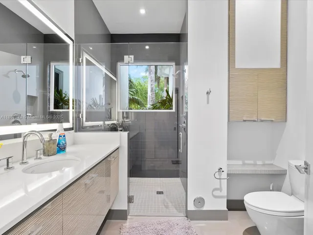 $17,975,000 | 224 South Island Road, Golden Beach, FL 33160