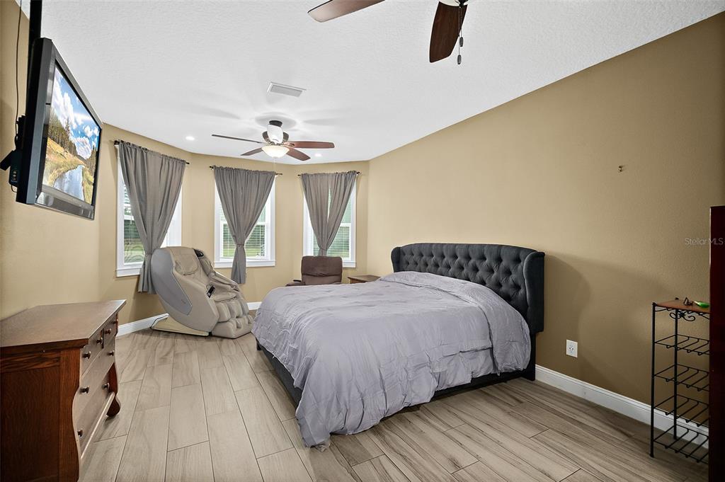 4895 State Rte 100 Bunnell, FL 32110 - Photo 18 of 45 a spacious bedroom with a bed and a large window