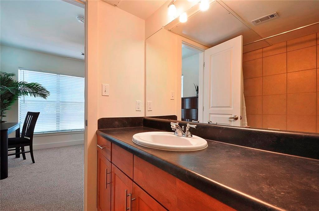 711 West 32nd Street, Unit 101 Austin, TX 78705 - Photo 11 of 32