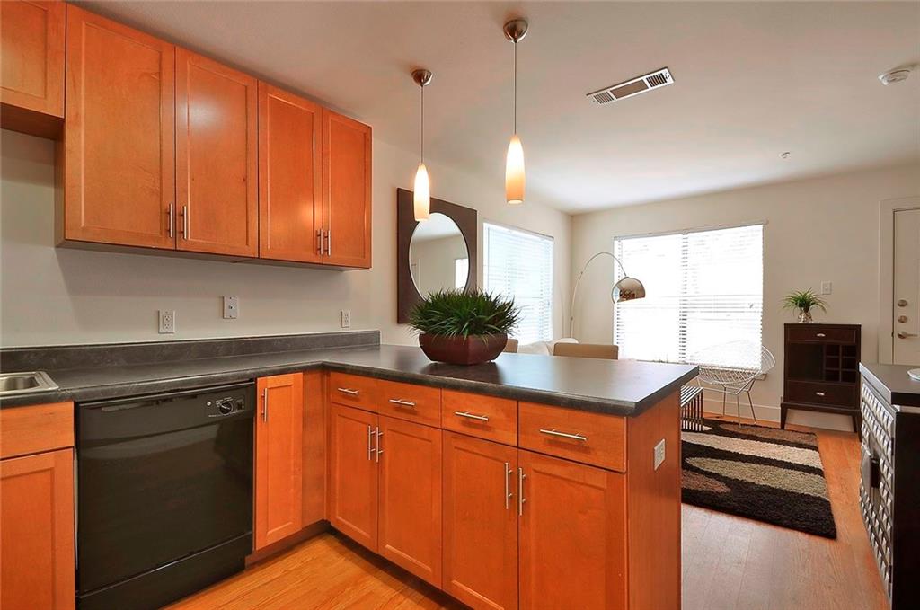 711 West 32nd Street, Unit 101 Austin, TX 78705 - Photo 14 of 32