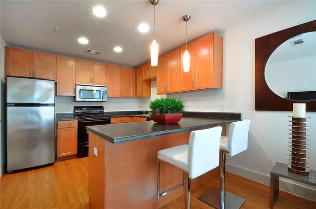 $1,595 | 711 West 32nd Street, Unit 101, Austin, TX 78705