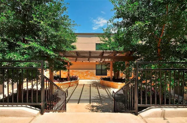 $1,595 | 711 West 32nd Street, Unit 101, Austin, TX 78705
