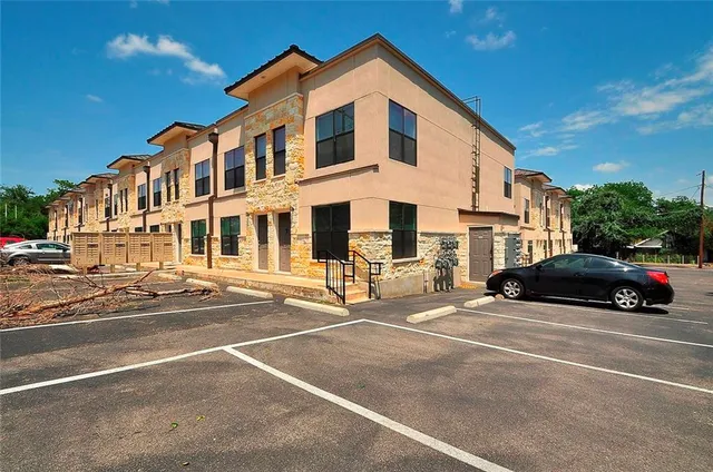 $1,595 | 711 West 32nd Street, Unit 101, Austin, TX 78705