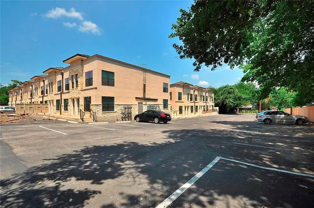 $1,595 | 711 West 32nd Street, Unit 101, Austin, TX 78705