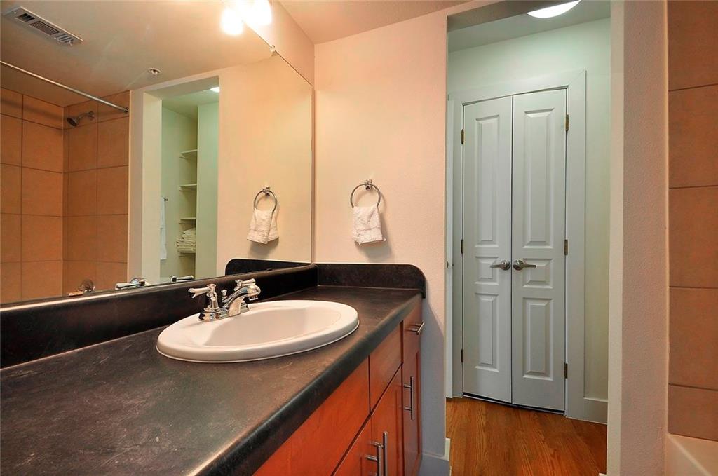 711 West 32nd Street, Unit 101 Austin, TX 78705 - Photo 7 of 32