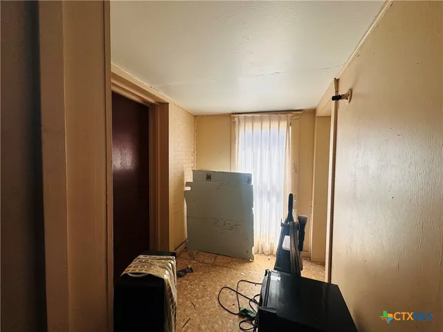 a view of a house with backyard and porch