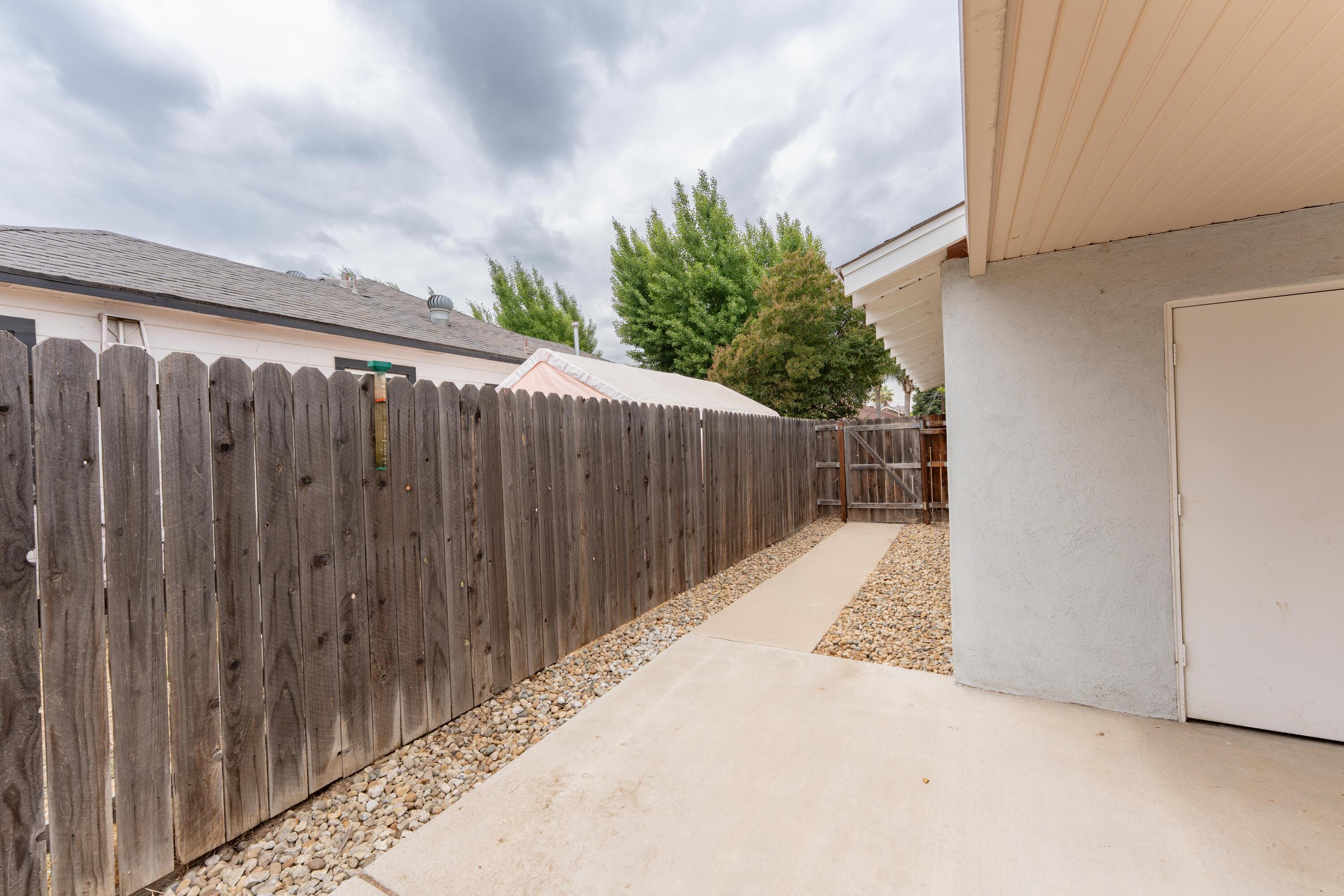 570 North Birch Avenue Reedley, CA 93654 - Photo 49 of 52 a view of wooden fence
