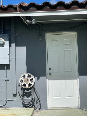 a view of yard with green space