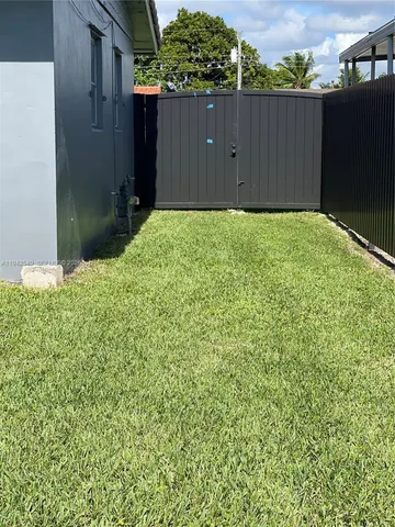 a view of a house with backyard and garden