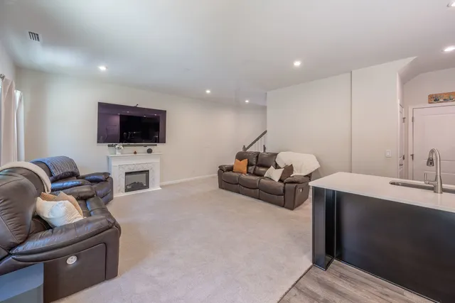 $329,900 | 3363 Helene Rieder Drive, Montgomery, IL 60538