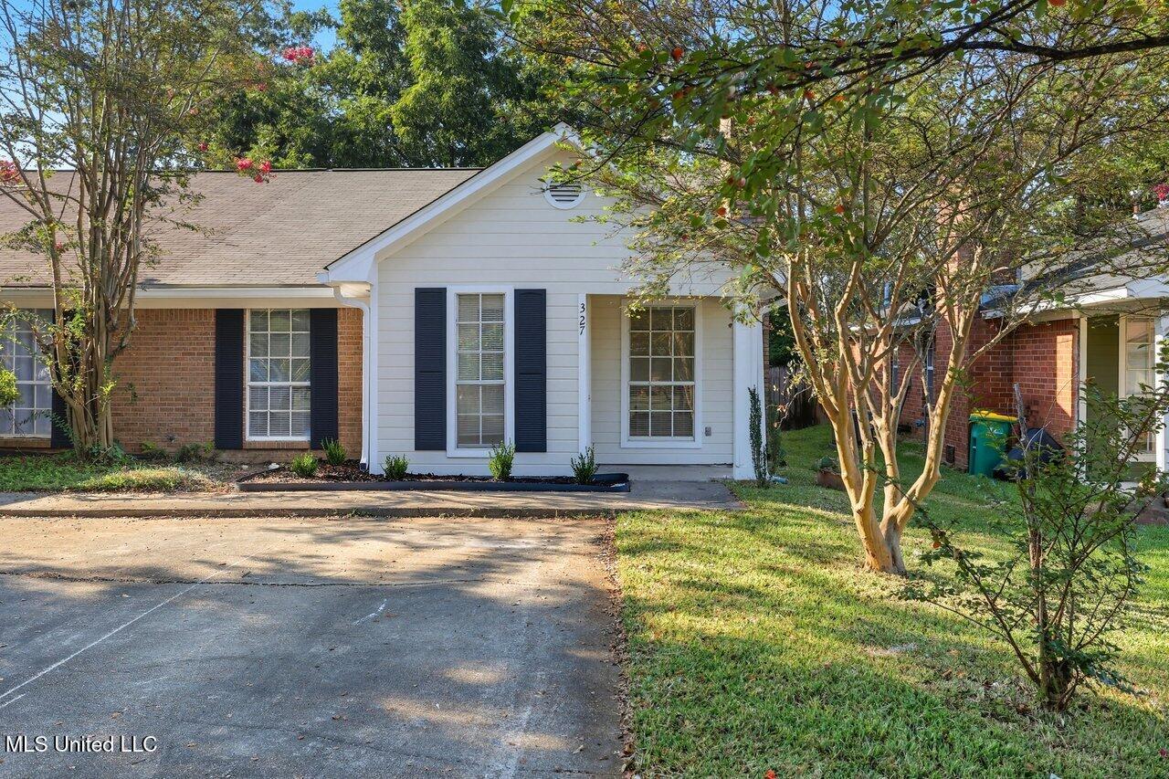 327 Peach Orchard Drive Ridgeland, MS 39157 - Photo 1 of 28 327 Peach Orchard Dr Home Tours MS (1)