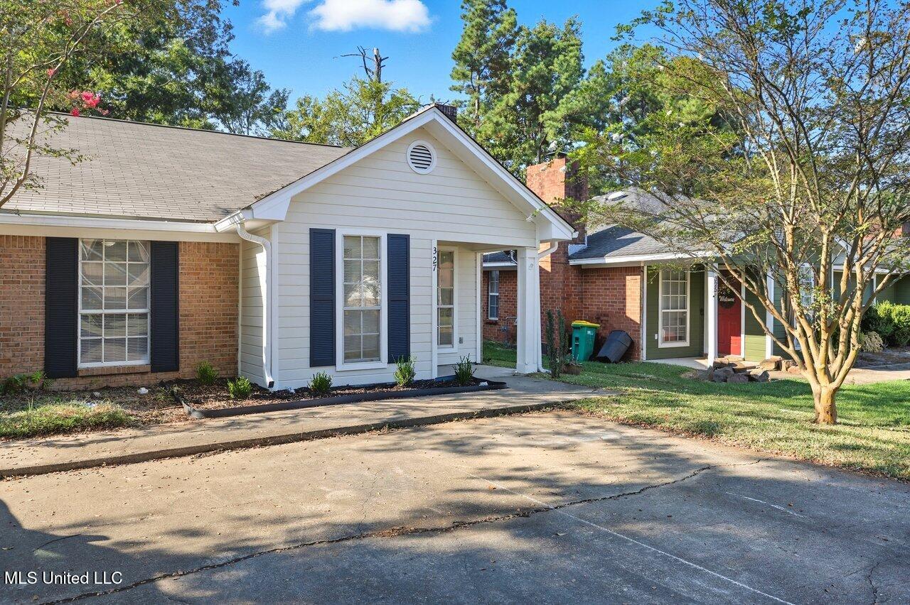 327 Peach Orchard Drive Ridgeland, MS 39157 - Photo 2 of 28 327 Peach Orchard Dr Home Tours MS 2 (1