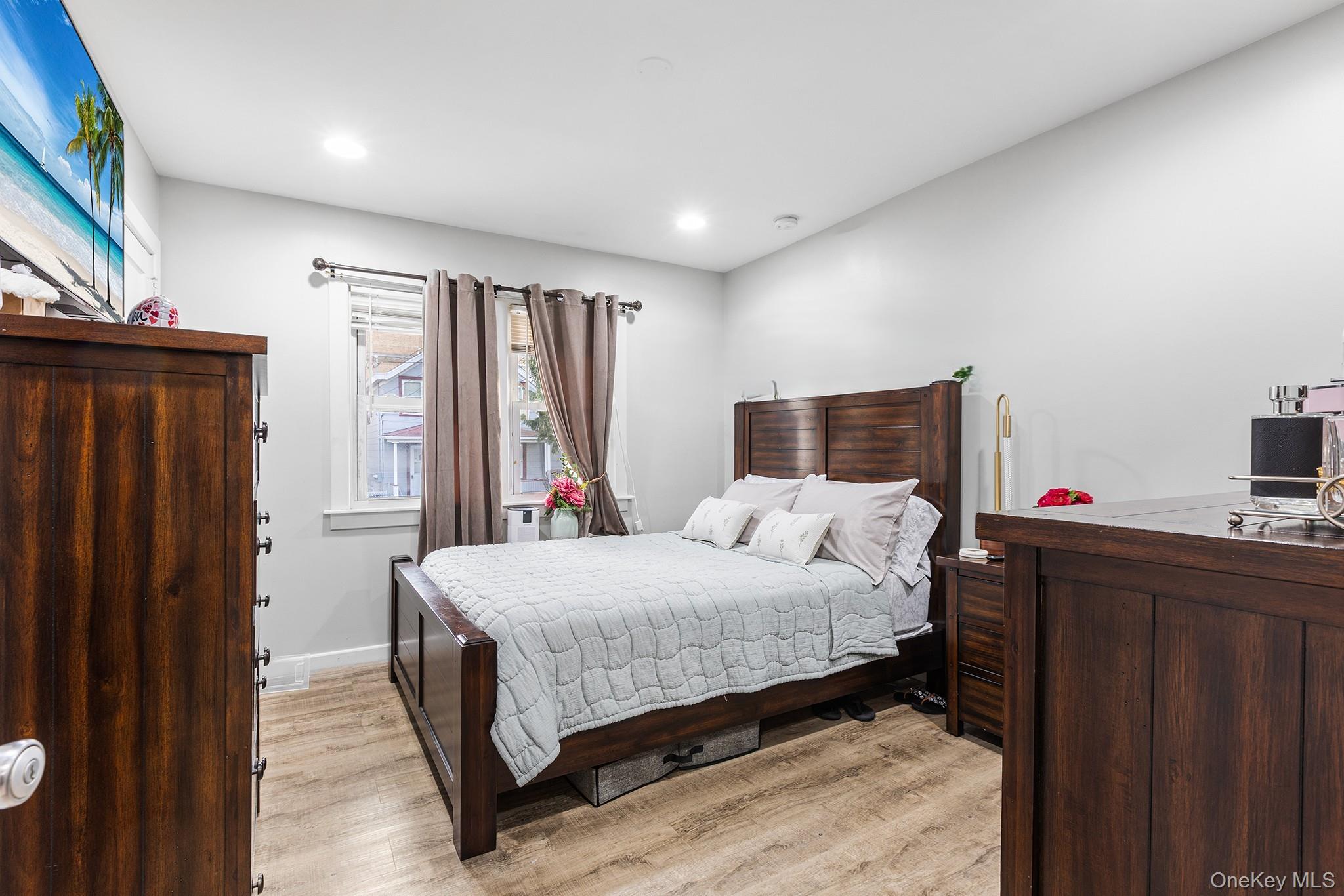 42 Warren Street New Rochelle, NY 10801 - Photo 6 of 14 a bedroom with a bed and a flat tv screen