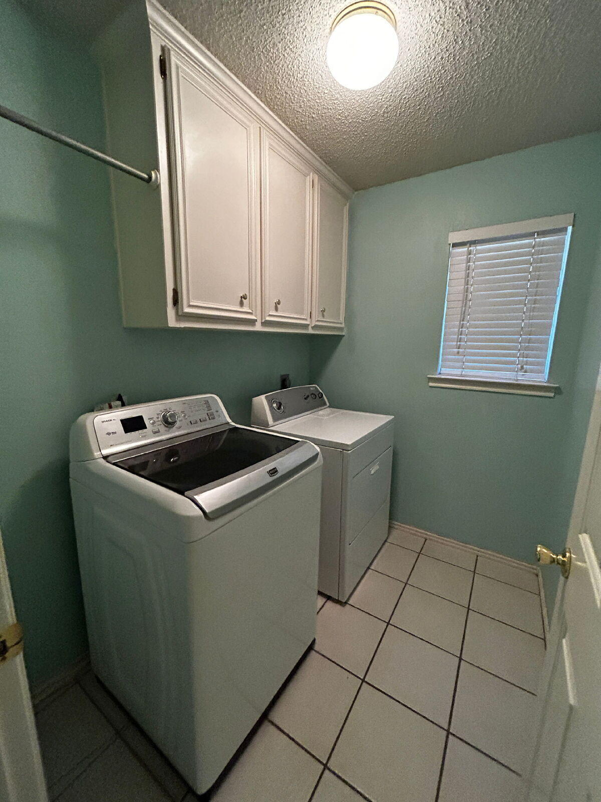 6220 7th Street Lubbock, TX 79416 - Photo 25 of 28 a utility room with dryer and washer