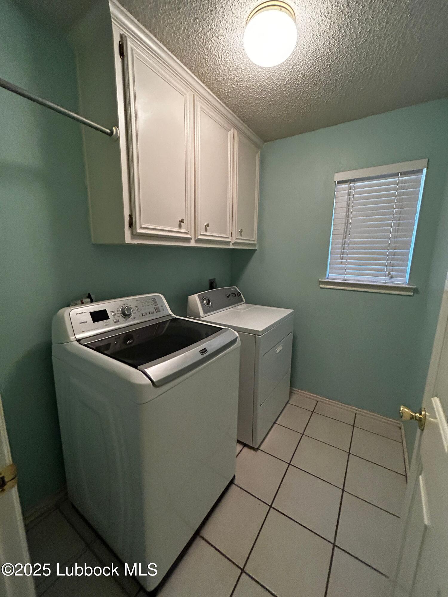 6220 7th Street Lubbock, TX 79416 - Photo 8 of 28 a utility room with dryer and washer