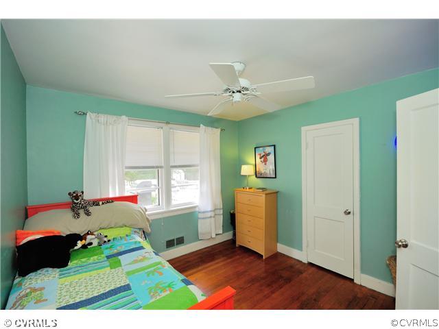 8302 Cherokee Road Richmond, VA 23235 - Photo 17 of 24 Bedroom - This bedroom also has hardwood floor, a