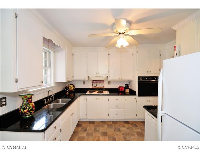 8302 Cherokee Road Richmond, VA 23235 - Photo 9 of 24 Kitchen - The kitchen has been updated with granit