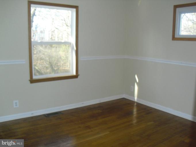 607 West Poplar Road Sterling, VA 20164 - Photo 3 of 5 Dining Room