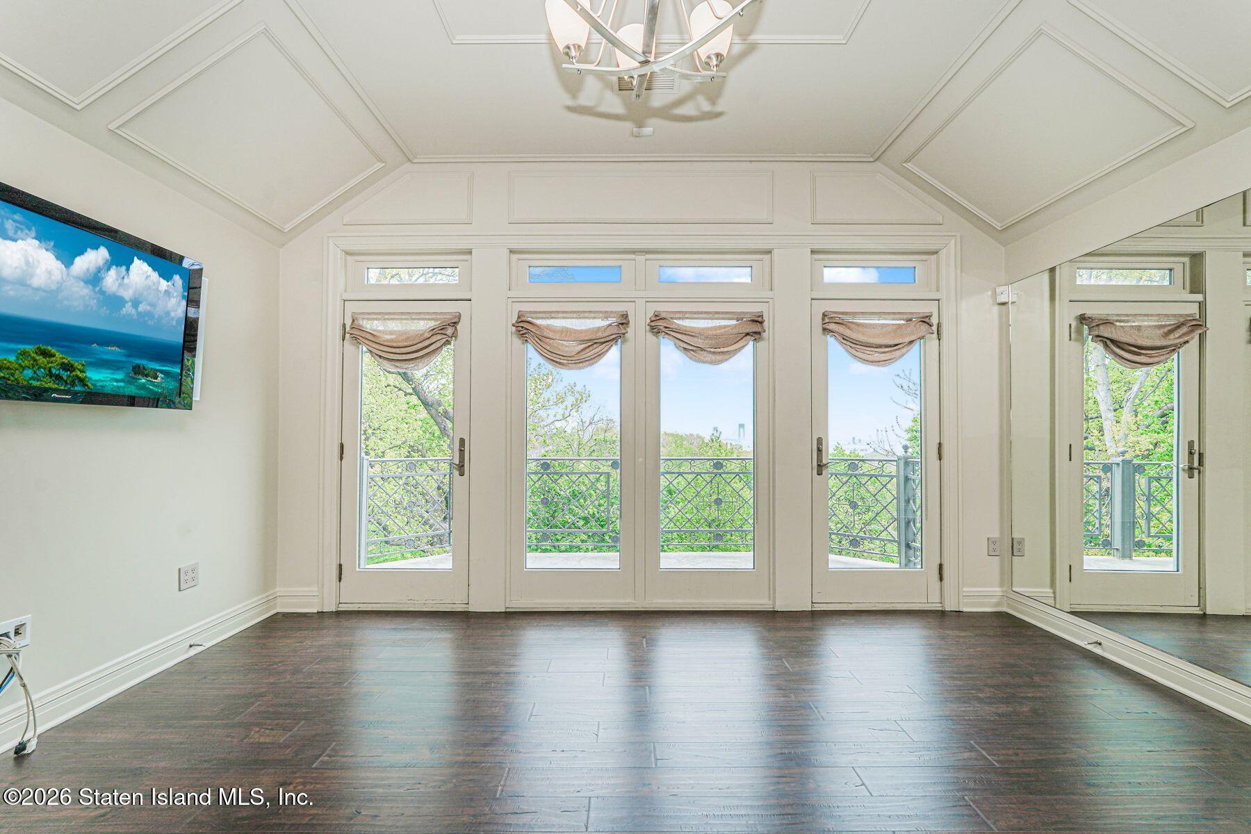 125 Benedict Road Staten Island, NY 10304 - Photo 48 of 96 125 yoga 2