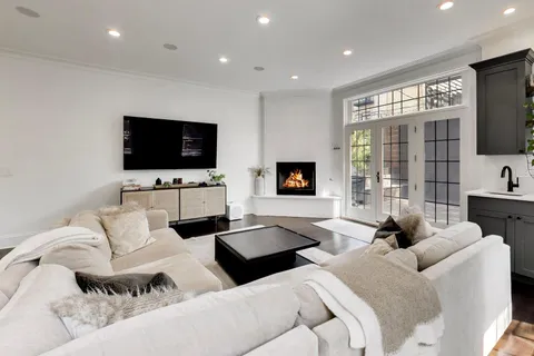 $1,950,000 | 3111 North Kenmore Avenue, Chicago, IL 60657