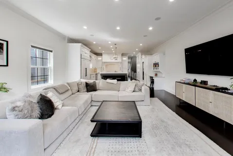 $1,950,000 | 3111 North Kenmore Avenue, Chicago, IL 60657