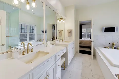 $1,950,000 | 3111 North Kenmore Avenue, Chicago, IL 60657