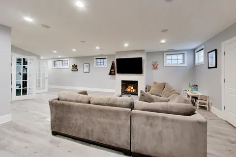 $1,950,000 | 3111 North Kenmore Avenue, Chicago, IL 60657