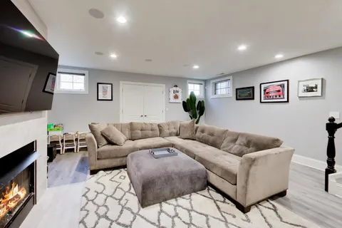 $1,950,000 | 3111 North Kenmore Avenue, Chicago, IL 60657