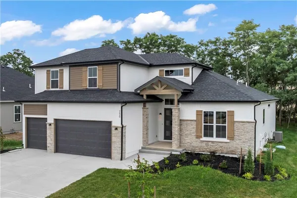 $820,000 | 2505 Northeast Woodland Court, Lee's Summit, MO 64086