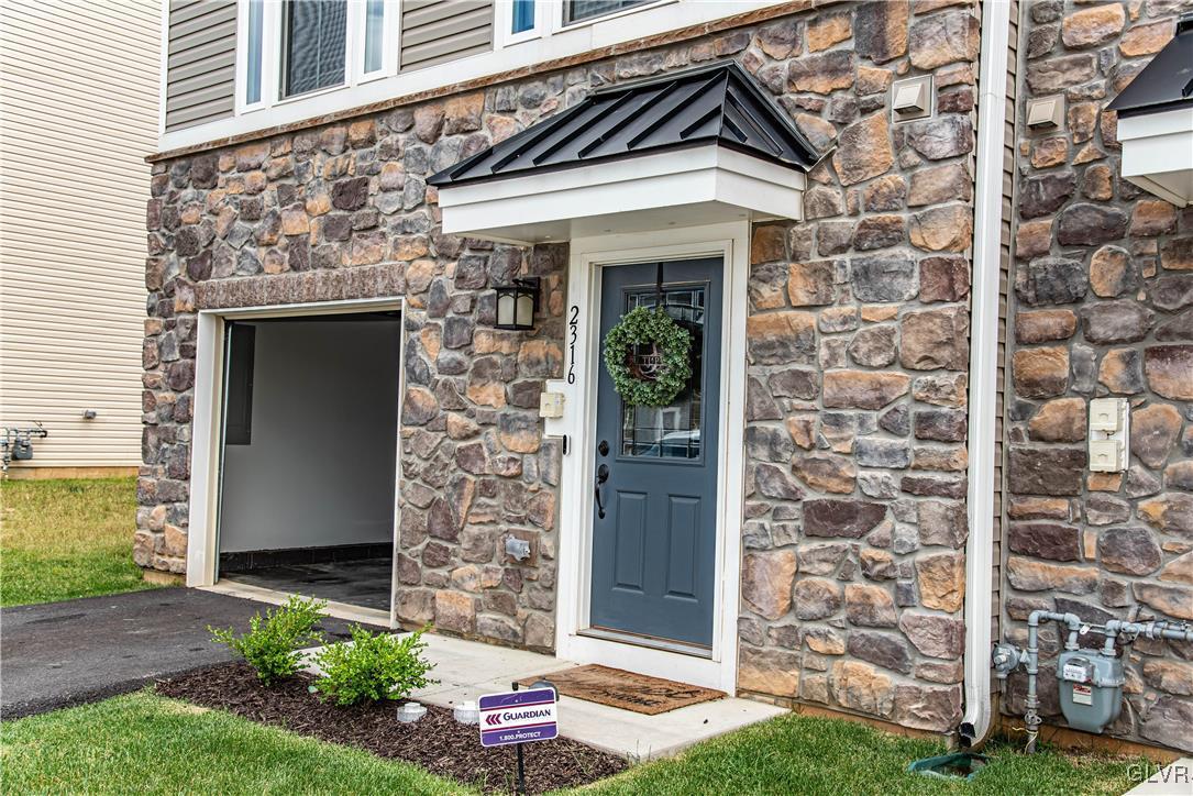 2316 Raya Way Easton, PA 18045 - Photo 2 of 35 Gallery Image 2