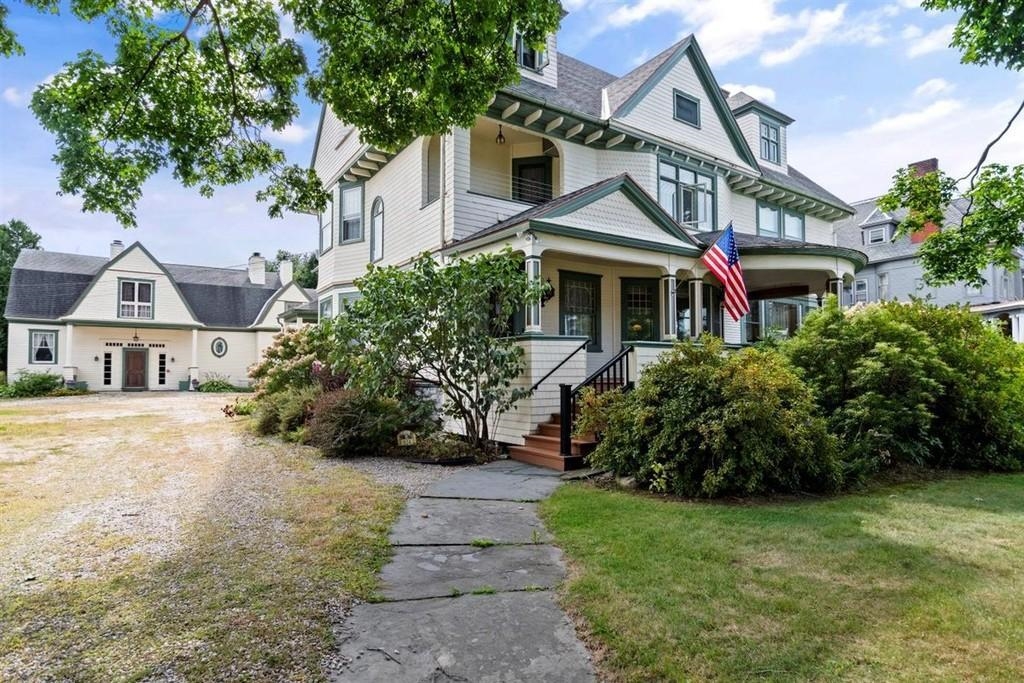 124 Elm Street Bennington, VT 05201 - Photo 2 of 25