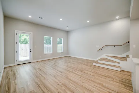 $2,350 | 5816 Francis Oak Lane, Houston, TX 77091