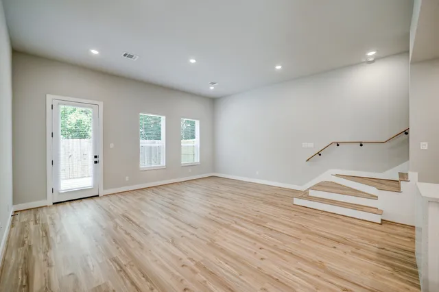 $2,350 | 5816 Francis Oak Lane, Houston, TX 77091