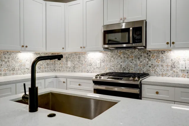 $2,350 | 5816 Francis Oak Lane, Houston, TX 77091