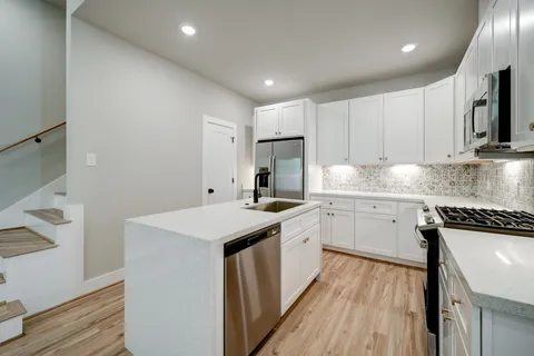 $2,350 | 5816 Francis Oak Lane, Houston, TX 77091