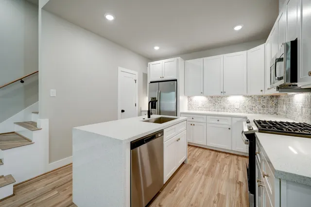 $2,350 | 5816 Francis Oak Lane, Houston, TX 77091