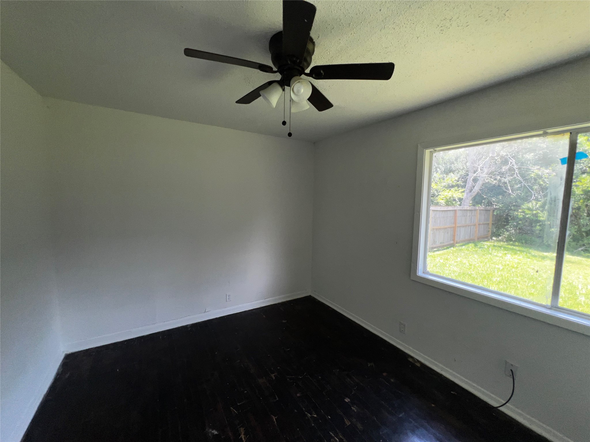 9306 St Lo Road Houston, TX 77033 - Photo 6 of 12 Gallery Image 6