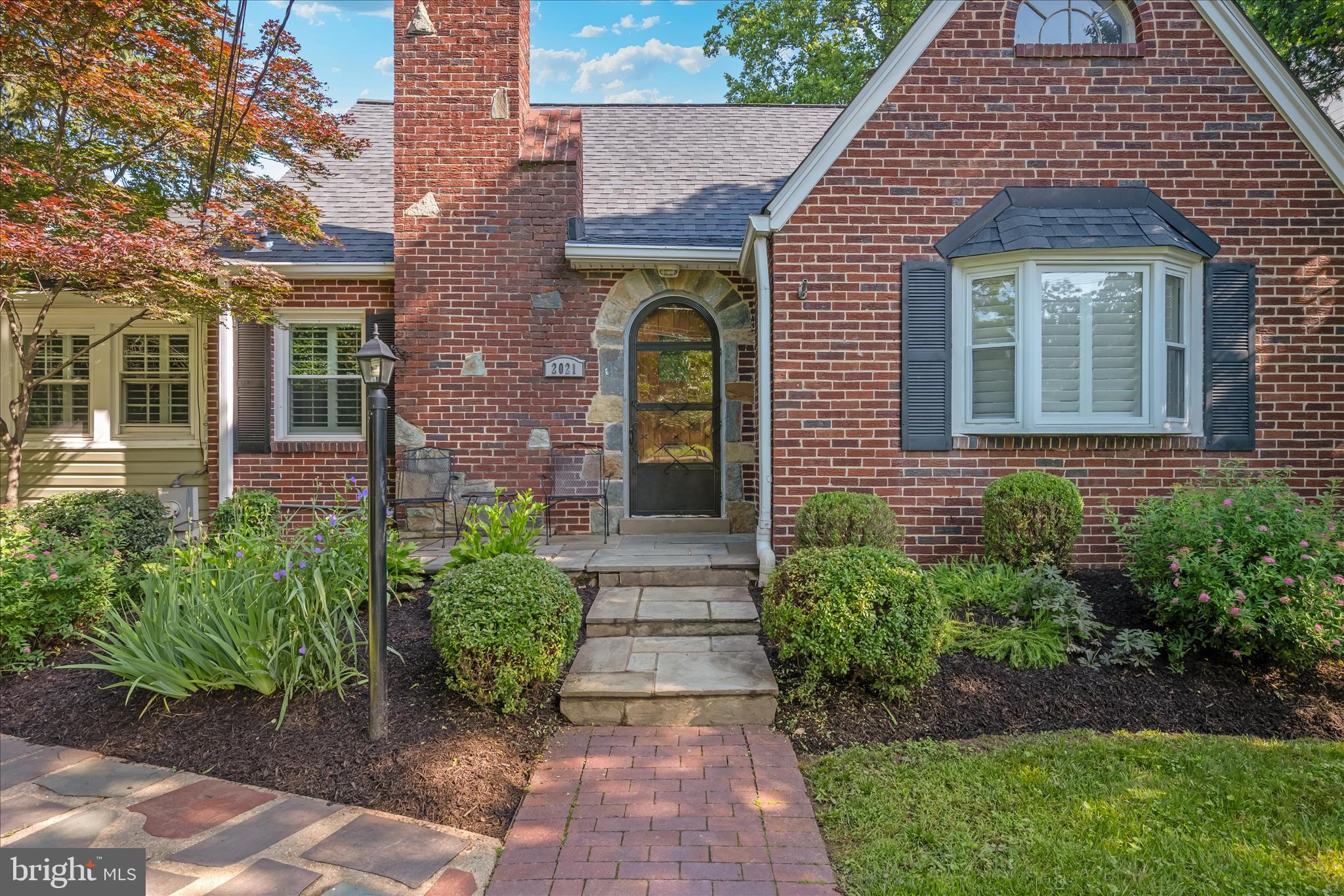 2021 Lansdowne Way Silver Spring, MD 20910 - Photo 63 of 64 Exterior Front