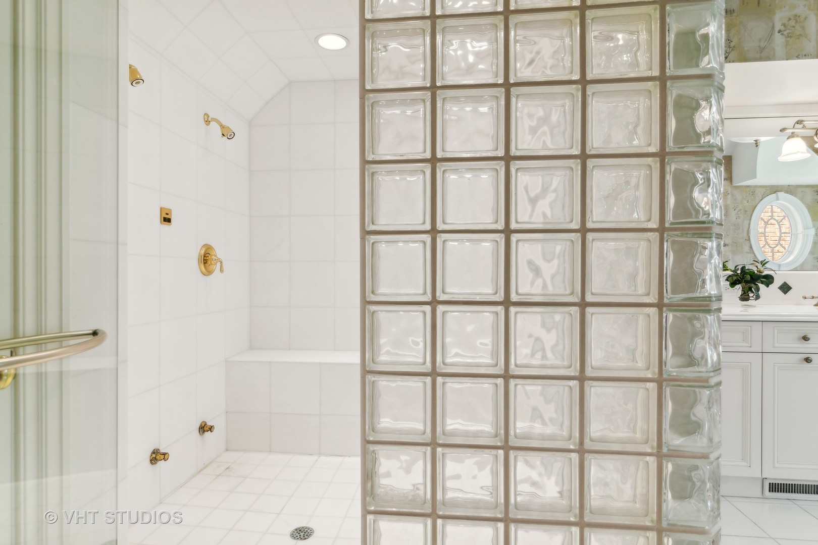 240 Donlea Road Barrington Hills, IL 60010 - Photo 32 of 63 a bathroom with a shower