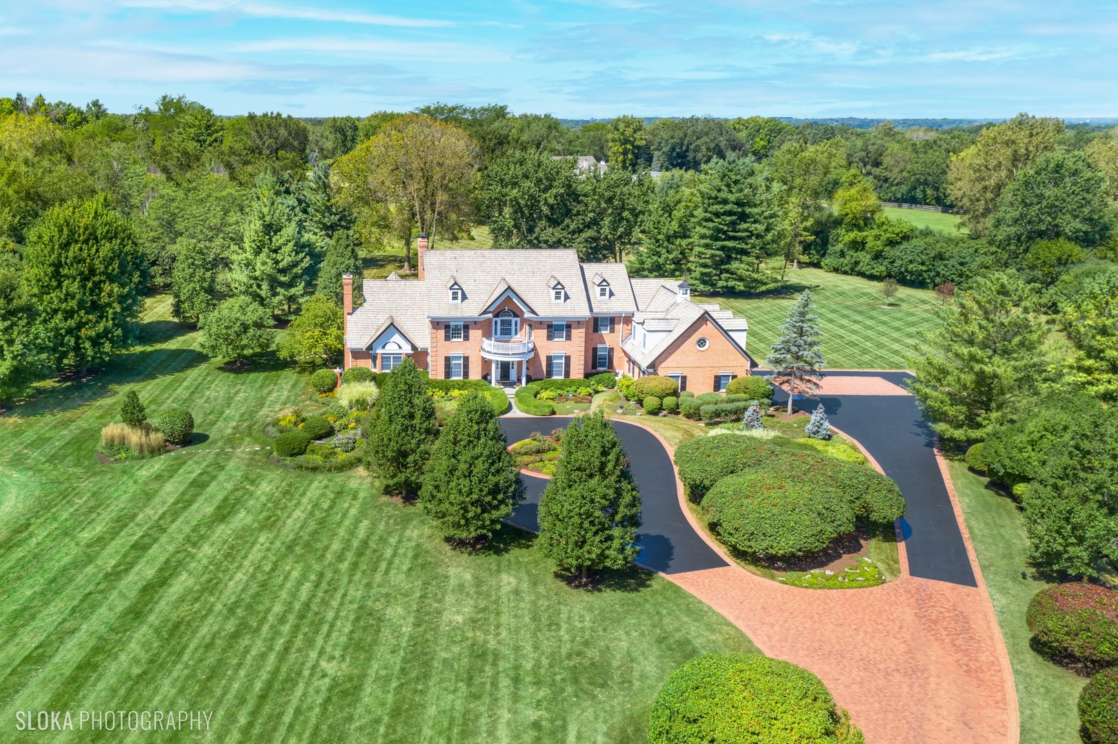 240 Donlea Road Barrington Hills, IL 60010 - Photo 4 of 63 an aerial view of a house