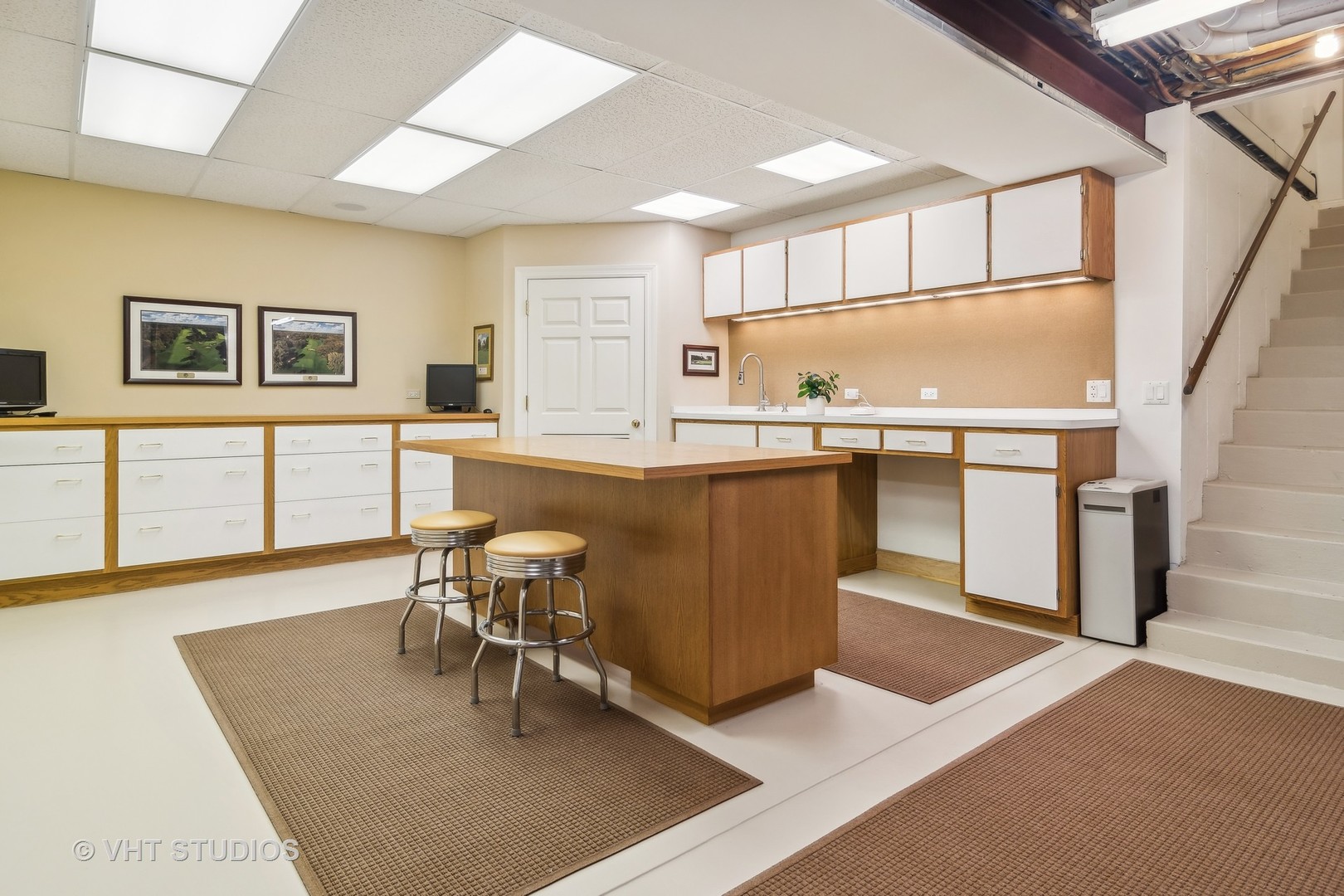 240 Donlea Road Barrington Hills, IL 60010 - Photo 49 of 63 a kitchen with kitchen island a stove a table and chairs in it