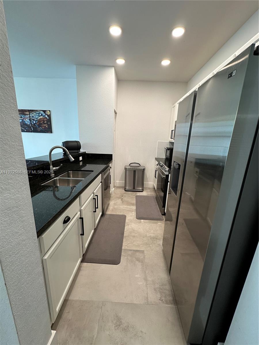 2662 Southwest 118 Road, Unit 2662 Miramar, FL 33025 - Photo 7 of 28 a kitchen with sink and refrigerator