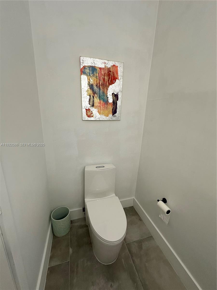 2662 Southwest 118 Road, Unit 2662 Miramar, FL 33025 - Photo 10 of 28 a white toilet sitting next to a white tub