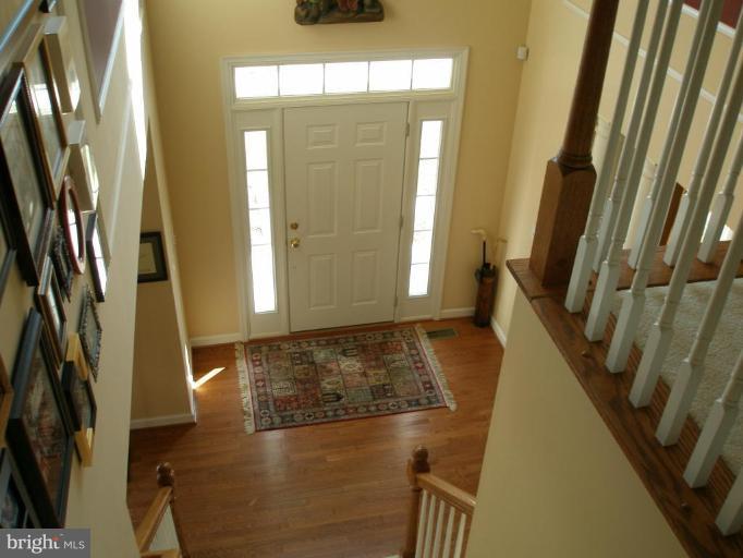 9010 Sumner Grove Drive Laurel, MD 20708 - Photo 18 of 30 Entrance / Foyer