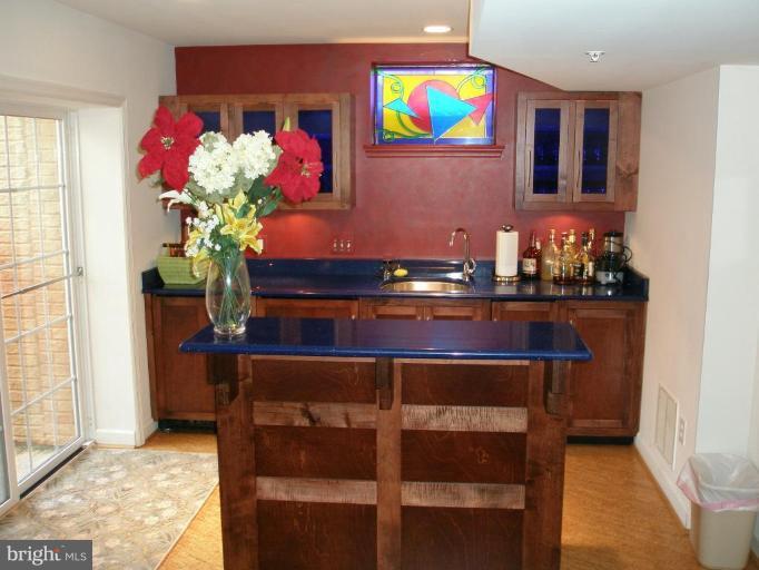 9010 Sumner Grove Drive Laurel, MD 20708 - Photo 21 of 30 Wet Bar